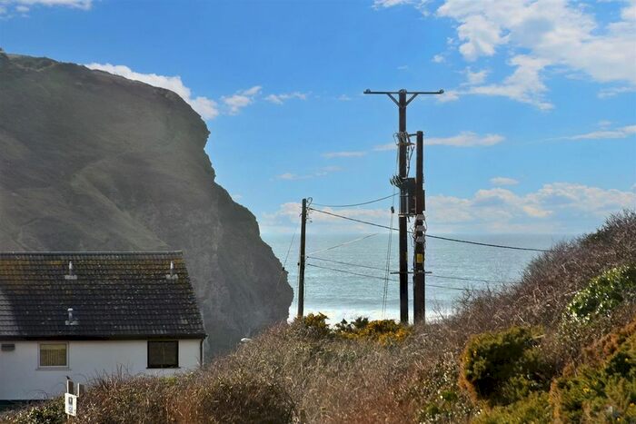 2 Bedroom Flat For Sale In Eastcliff, Porthtowan, Truro, TR4