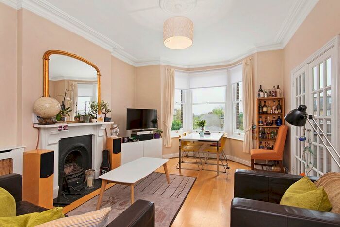 2 Bedroom Flat To Rent In Kings Road, London, SW19