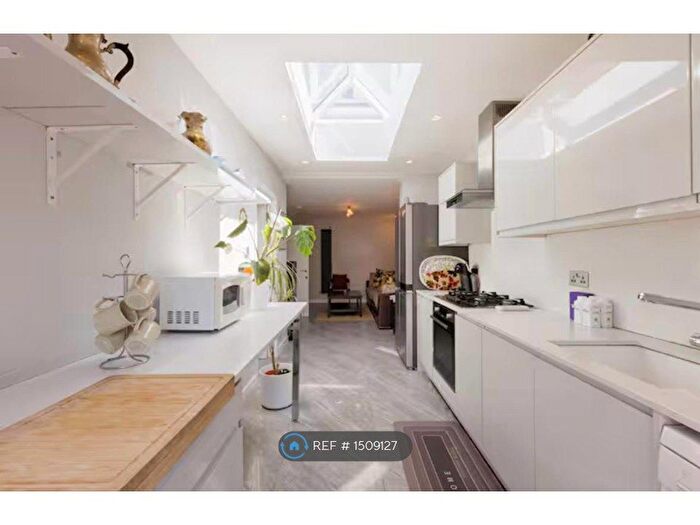 2 Bedroom Maisonette To Rent In A, London, EN1