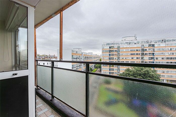 2 Bedroom Flat To Rent In Churchill Gardens, London, Uk, SW1V