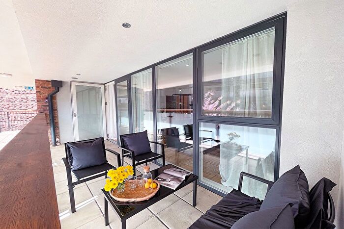 2 Bedroom Flat To Rent In Tabernacle Gardens, London, E2