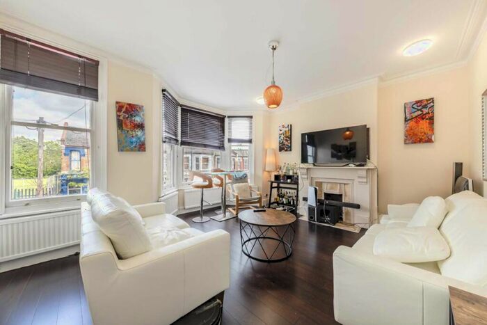 2 Bedroom Flat To Rent In Purves Road, Kensal Rise, NW10