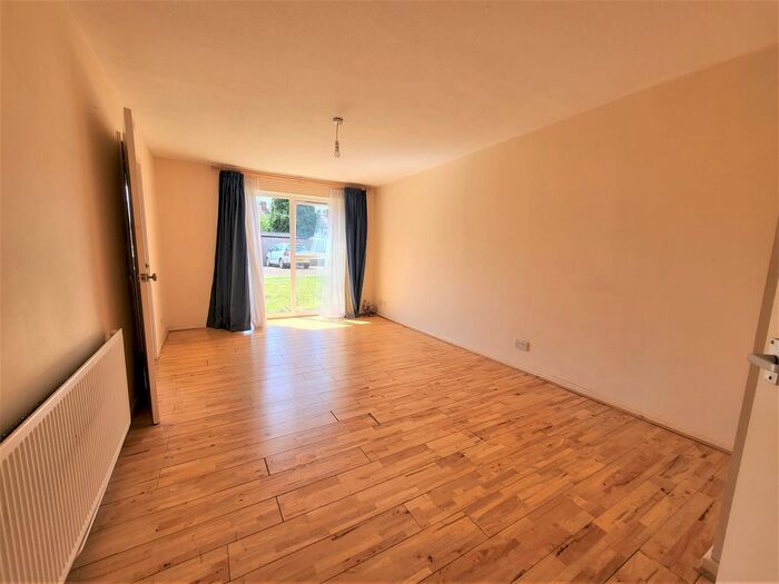 1 Bedroom Flat To Rent In Crusoe Road, Mitcham, CR4