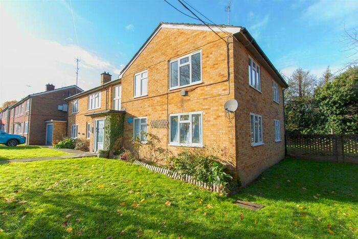 2 Bedroom Flat To Rent In Little Bentswood Close, Haywards Heath, RH16