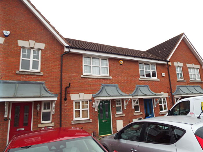 2 Bedroom House To Rent In Heathside Close, IG2