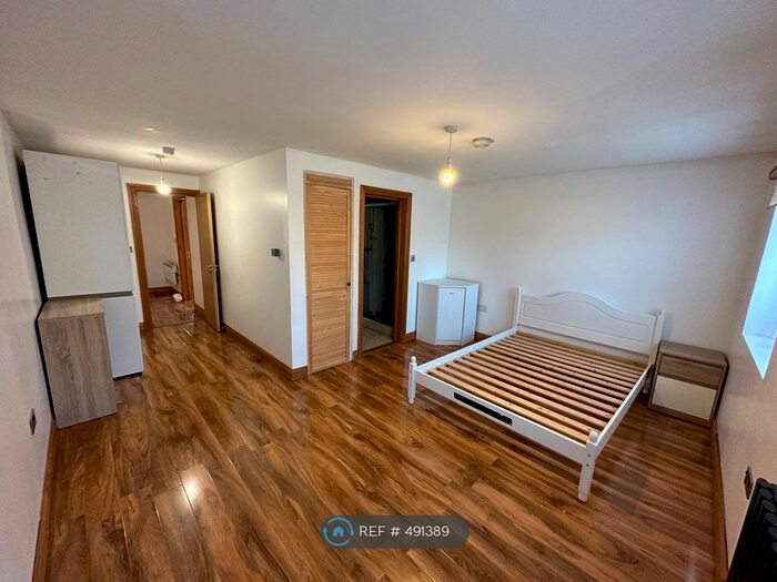 4 Bedroom Detached House To Rent In Paddington Close, Hayes, UB4