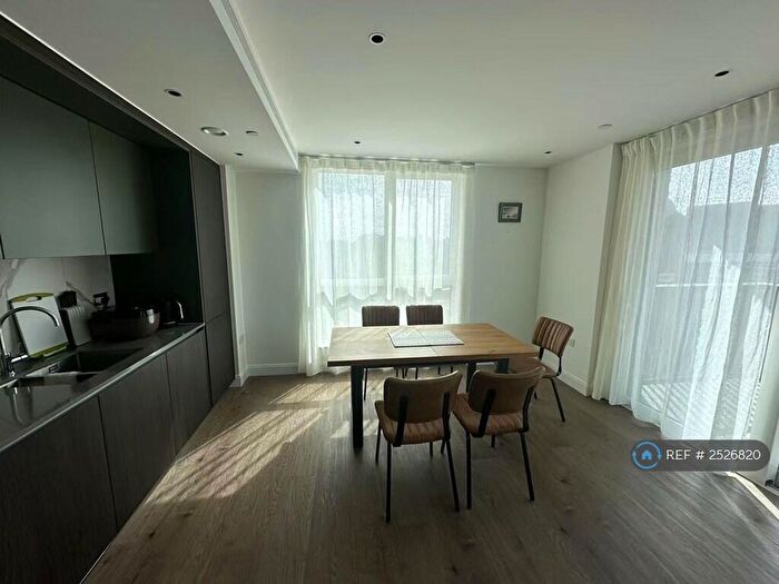 2 Bedroom Flat To Rent In Gasholder Place, London, SE11