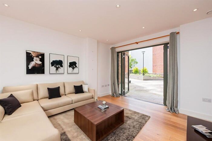 1 Bedroom Apartment To Rent In Gaol Ferry Steps, Bristol, BS1