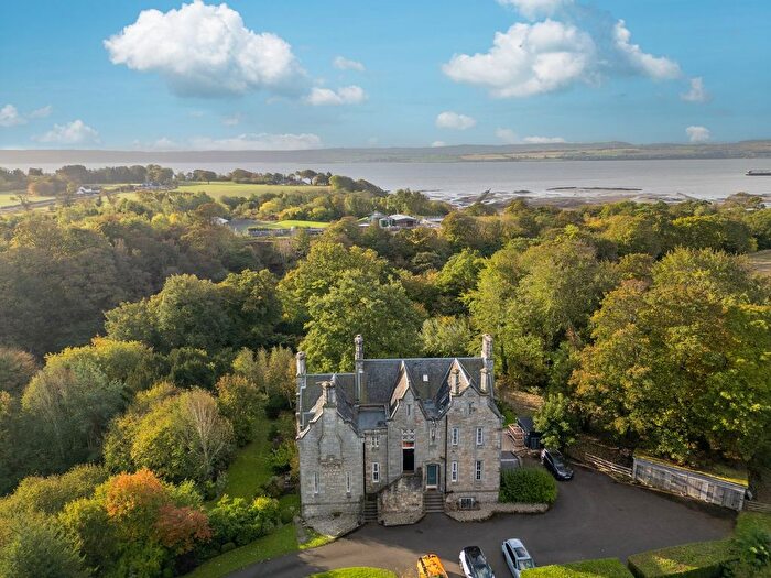 3 Bedroom Flat For Sale In Charlestown, Dunfermline, KY12