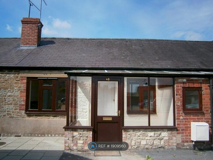 2 Bedroom Bungalow To Rent In Vicarage Street, Warminster, BA12