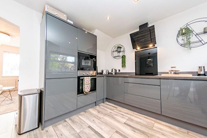 3 Bedroom End Of Terrace House For Sale In Dunlin Court, Middleton, Leeds, LS10