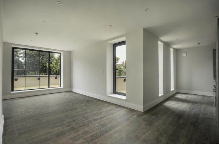 2 Bedroom Flat To Rent In Woodside Avenue, London, N12