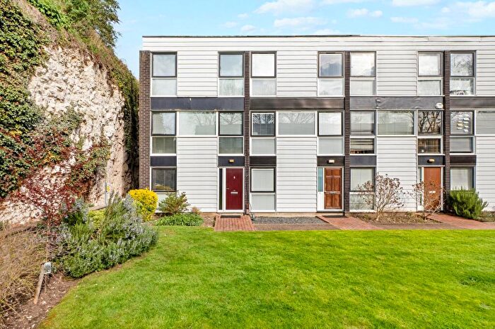 4 Bedroom House For Sale In Bankside Close, Carshalton Beeches, Surrey, SM5