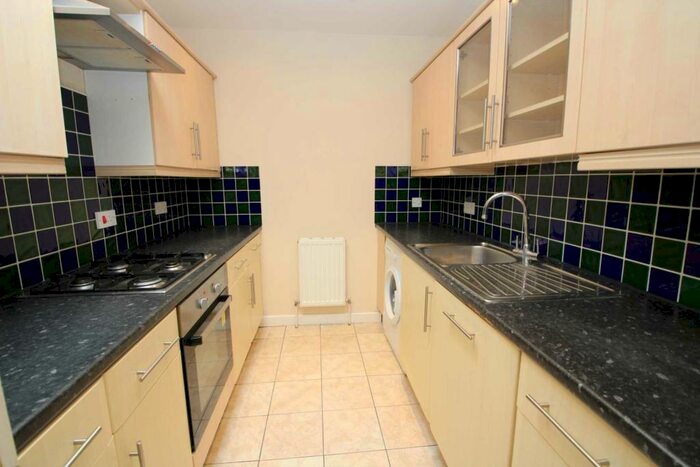 2 Bedroom Apartment To Rent In Lawn Lane, HP3