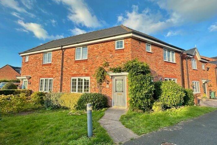 3 Bedroom Maisonette To Rent In Hickling Close, Leicester, LE7