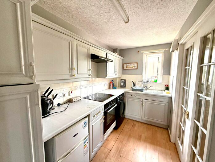2 Bedroom Flat To Rent In Atlantic Close, Ocean Village, Southampton, SO14
