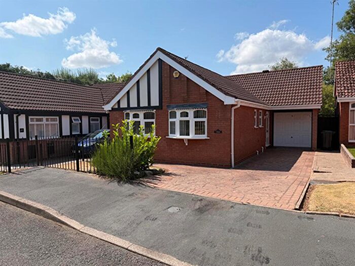 3 Bedroom Detached Bungalow For Sale In Squirrels Hollow, Oldbury, West Midlands, B68