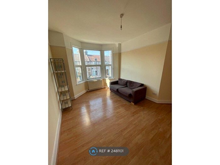 2 Bedroom Flat To Rent In Blenheim Road, London, E11