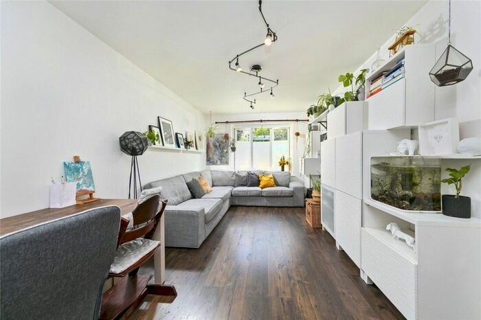 1 Bedroom Flat To Rent In Strand Drive, Kew, Richmond, TW9