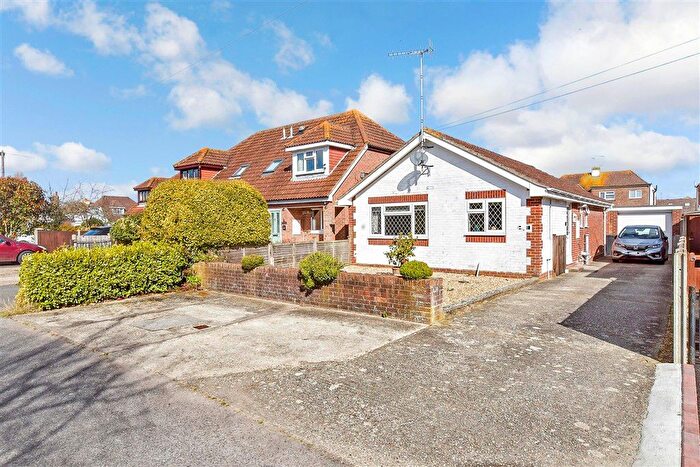 2 Bedroom Detached Bungalow For Sale In Summerhill Drive, Bognor Regis, West Sussex, PO22