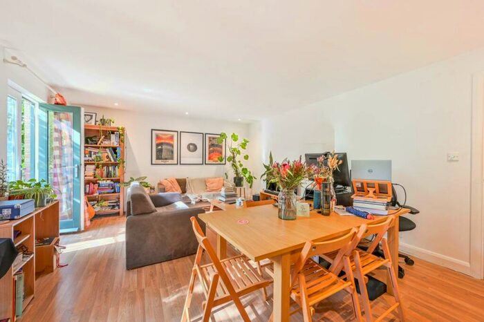 2 Bedroom Flat To Rent In Durward Street, Whitechapel, London, E1