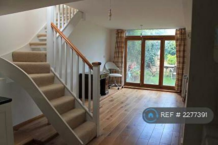 1 Bedroom Maisonette To Rent In Park Avenue, London, NW11