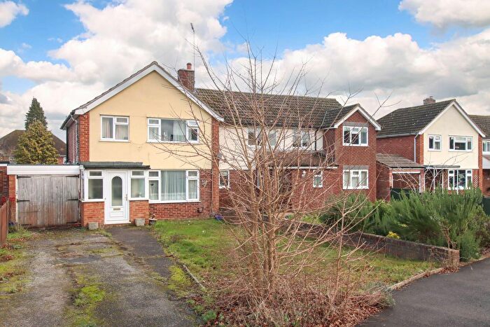 3 Bedroom Semi Detached House For Sale In Dunston Hill, Tring, HP23