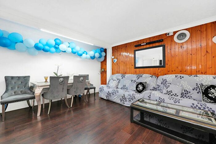 3 Bedroom Terraced House For Sale In Cleves Road, London, E6