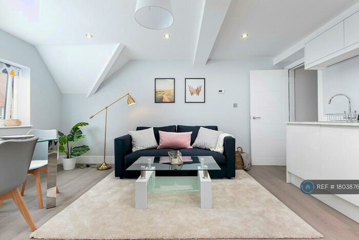 1 Bedroom Flat To Rent In Cross Street, Reading, RG1