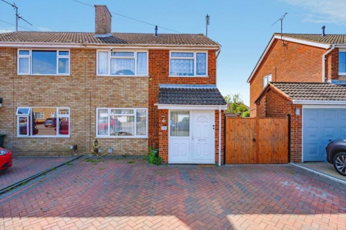 3 Bedroom Semi-Detached House For Sale In Galston Road, Luton, Bedfordshire, LU3
