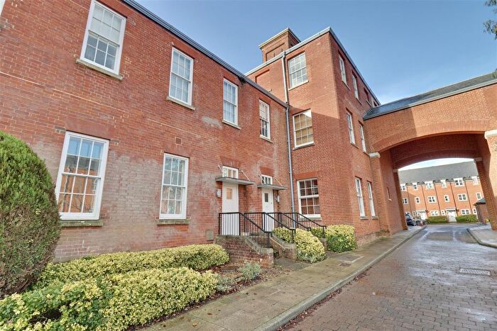 2 Bedroom Flat For Sale In Consort Mews, Knowle, Fareham, PO17