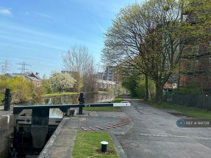 2 Bedroom Flat To Rent In Manchester, Manchester, M11