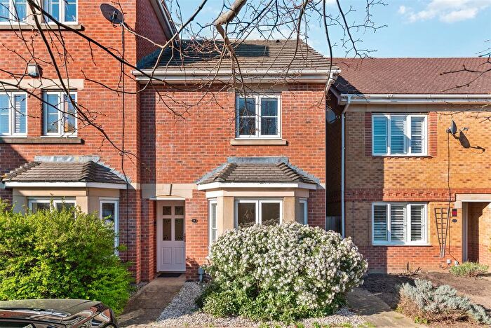 2 Bedroom End Of Terrace House For Sale In South Road, Wimbledon, SW19