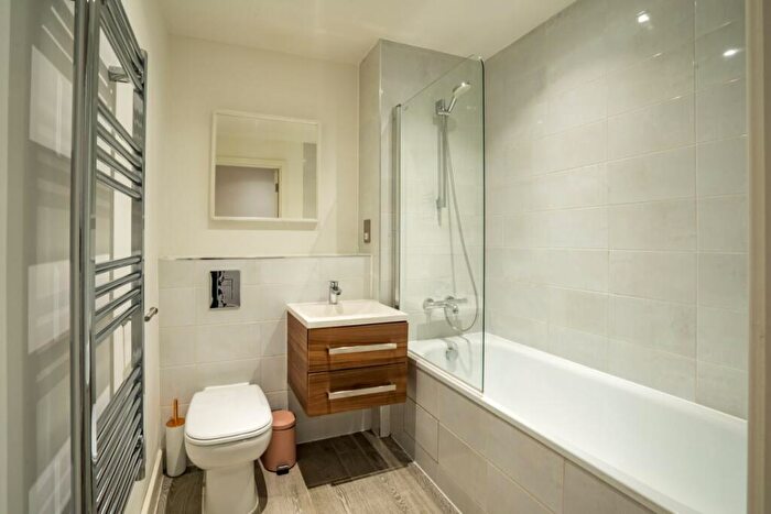 2 Bedroom Flat To Rent In Tennant Street, Birmingham, B15