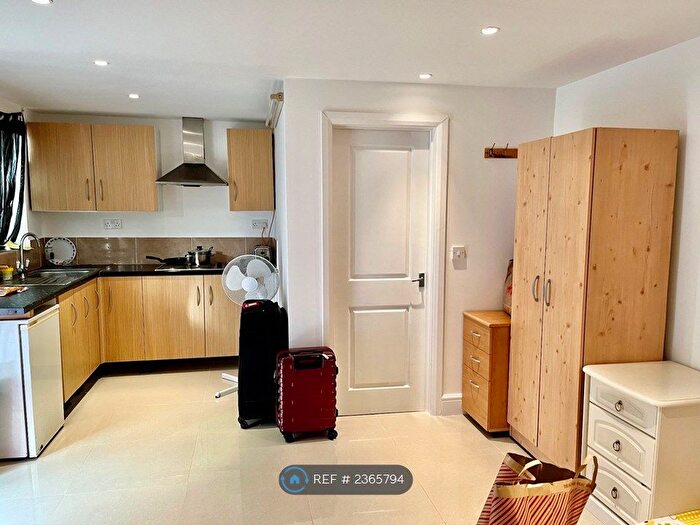 1 Bedroom Flat To Rent In Allenby Road, Southall, UB1