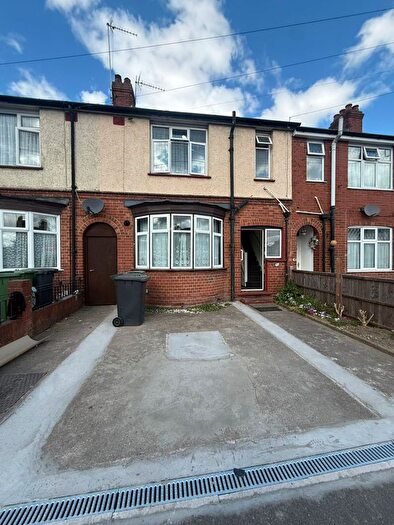 3 Bedroom Terraced House To Rent In Blundell Road, Luton, LU3