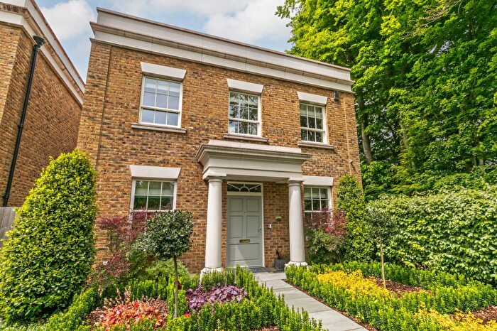 4 Bedroom Detached House For Sale In Chilbolton Avenue, Winchester, SO22