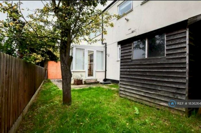 2 Bedroom Maisonette To Rent In Hatherdene Close, Cambridge, CB1