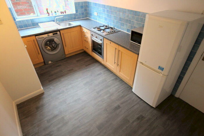 Studio To Rent In Beechwood Grove, Burley, Leeds, LS4