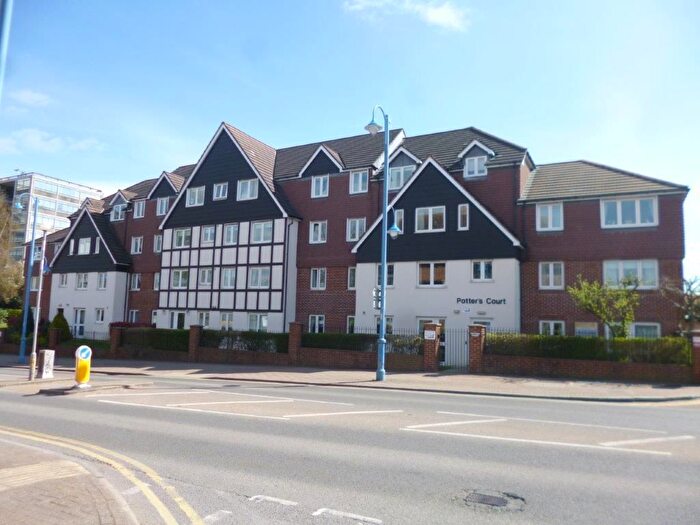 1 Bedroom Flat For Sale In Darkes Lane, Potters Bar, EN6
