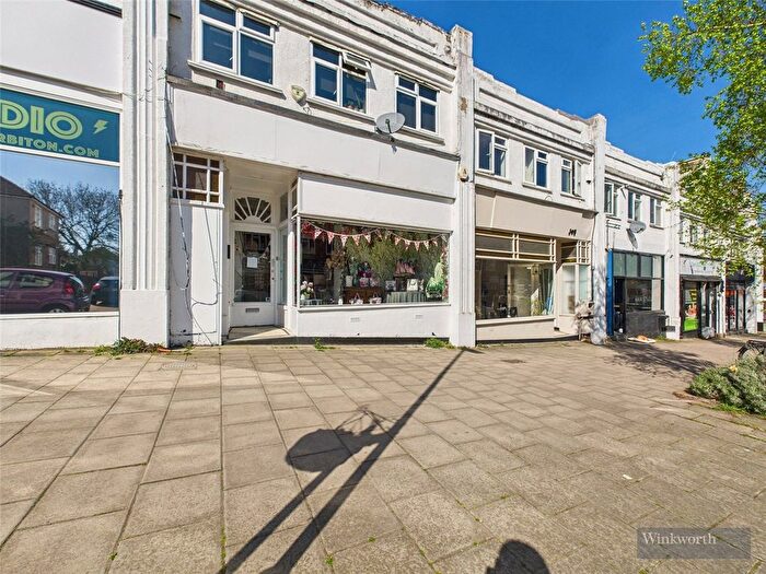 2 Bedroom Flat To Rent In Chiltern Drive, Surbiton, KT5