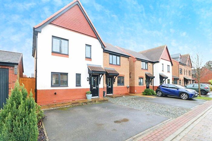 3 Bedroom Semi Detached House For Sale In College Gardens, Hull, HU3