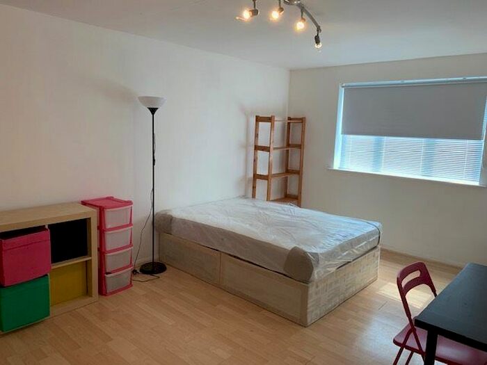 Studio To Rent In Draycott Close, London, NW2