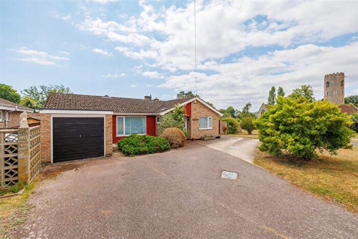 3 Bedroom Detached Bungalow For Sale In Park Walk, Holton, Halesworth, IP19