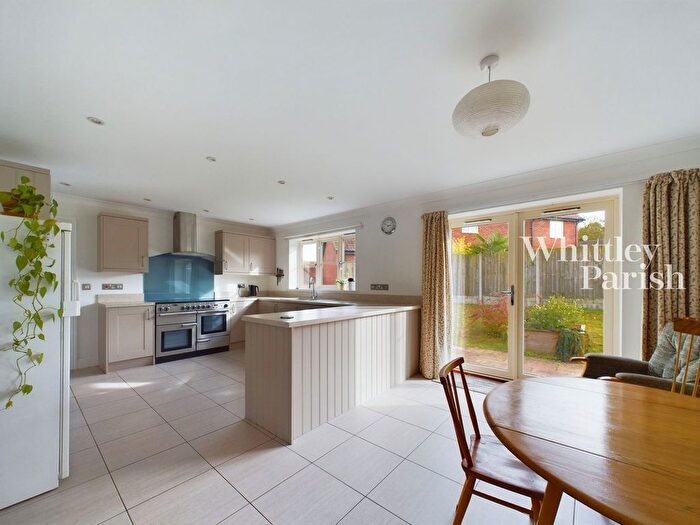 4 Bedroom Bungalow For Sale In Hunts Mead, Forncett St. Peter, Norwich, NR16