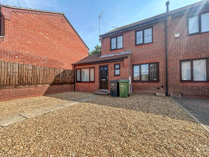 4 Bedroom Semi-Detached House For Sale In Fern Drive, North Walsham, NR28