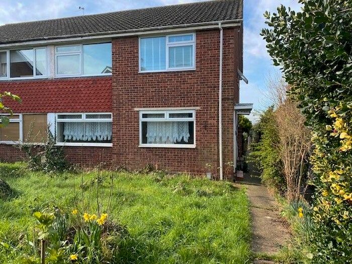 2 Bedroom Maisonette To Rent In Roundhills, Waltham Abbey, EN9