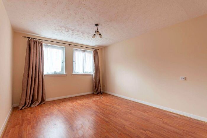 2 Bedroom Flat To Rent In L White Park, Edinburgh, EH11