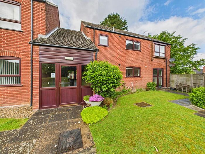2 Bedroom Apartment For Sale In Warnes Close, Cromer, NR27