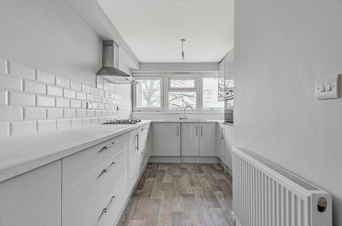 3 Bedroom Apartment To Rent In Blanchard Close, London, SE9